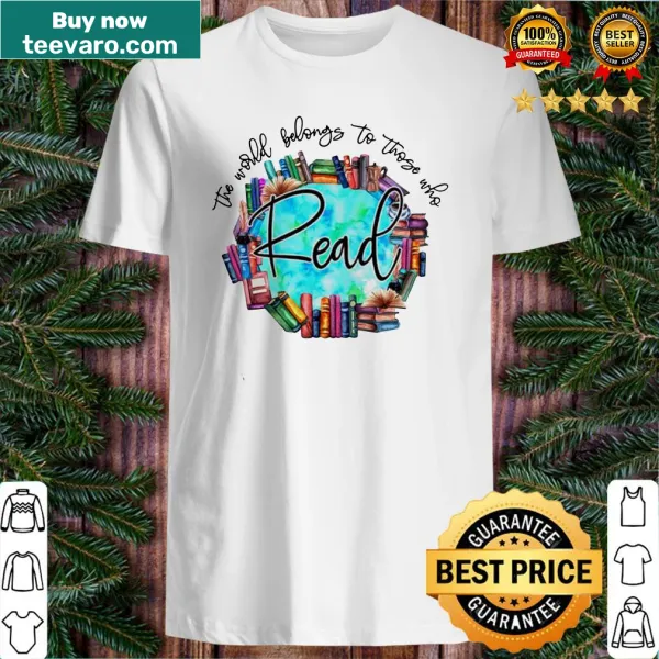 Inspirational shirt proclaiming that the world belongs to those who read.