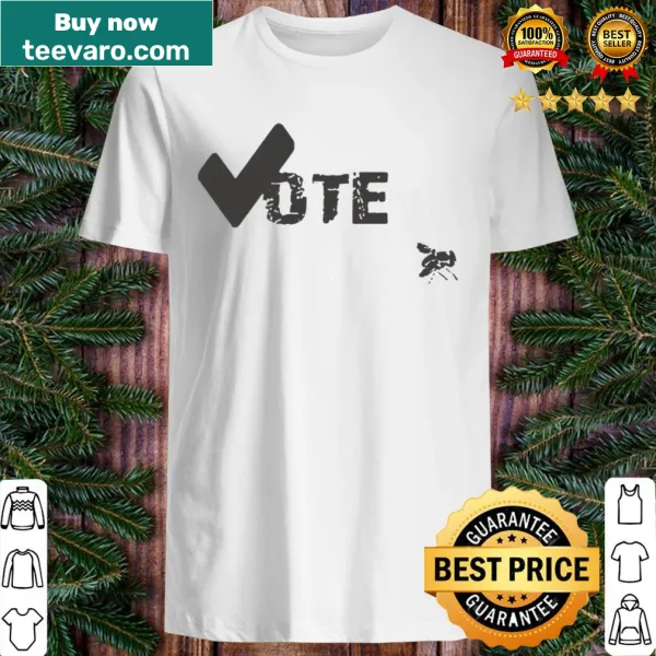 Minimalist blackfly design on T-shirt for nature lovers.