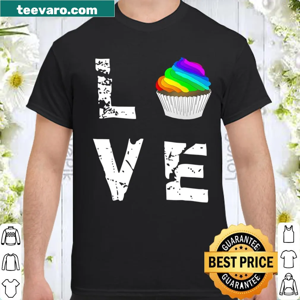 Love Muffin cupcake shirt with funny text and illustration