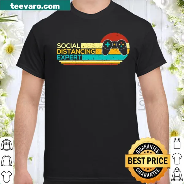 Funny vintage gamer shirt claiming Social Distancing Expert