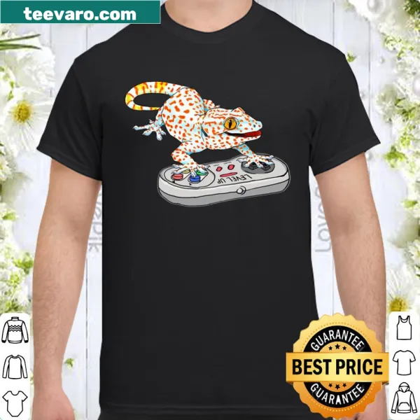 Tokay gecko playing video games graphic