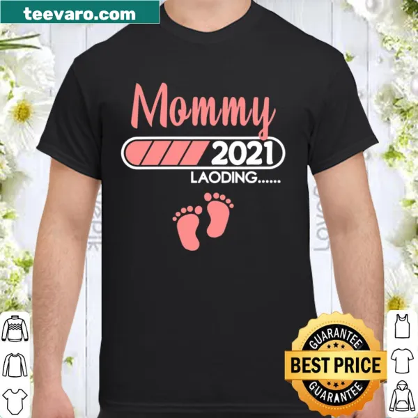 Funny tee with 'Mommy 2021 Loading' graphic