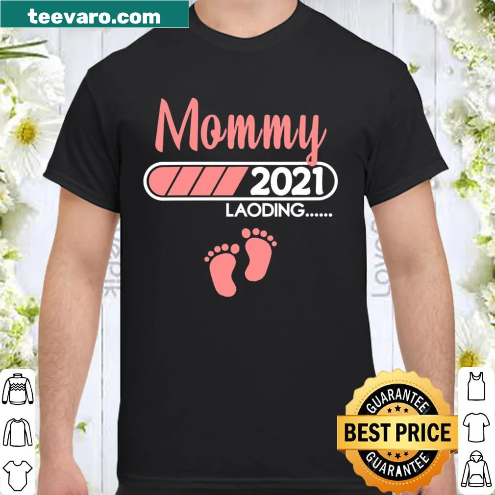 Funny tee with 'Mommy 2021 Loading' graphic