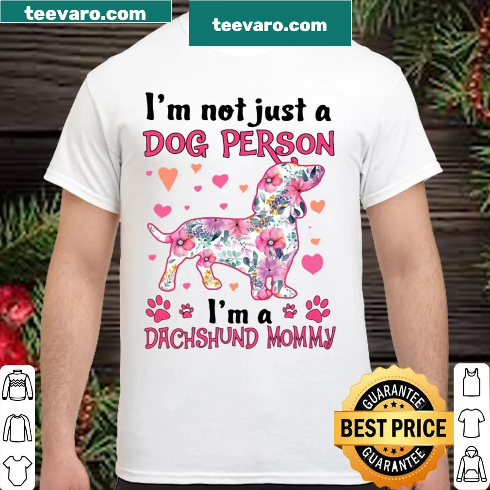 Shirt for dachshund lovers with the phrase about being a dog mommy