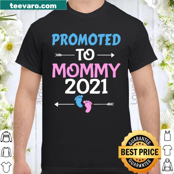 Pregnancy announcement shirt with 'Promoted To Mommy 2021' text