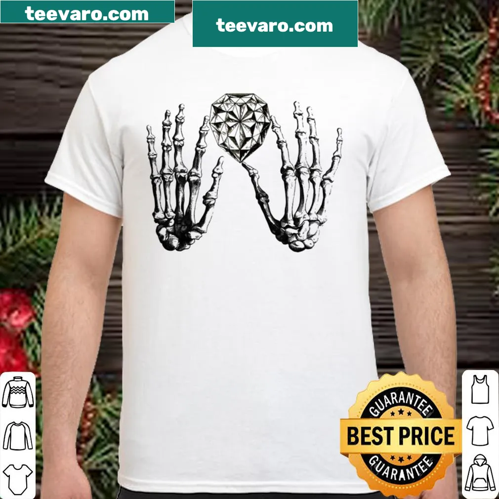 Shirt with the phrase 'Diamond Hands 2021' in bold typography