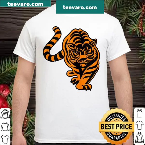 Illustration of a tiger on the prowl on a casual t-shirt.