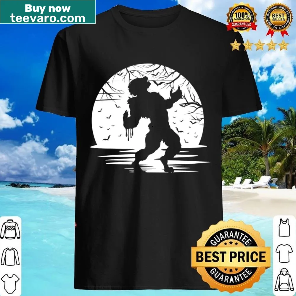 Werewolf howling at the full moon on Halloween costume t-shirt