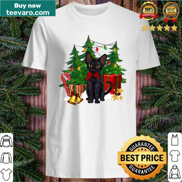 Cute t-shirt featuring a black cat in a Santa hat with Christmas lights