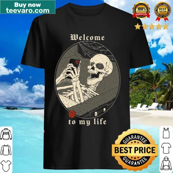 Vintage T-shirt with a skeleton holding a telephone for Halloween