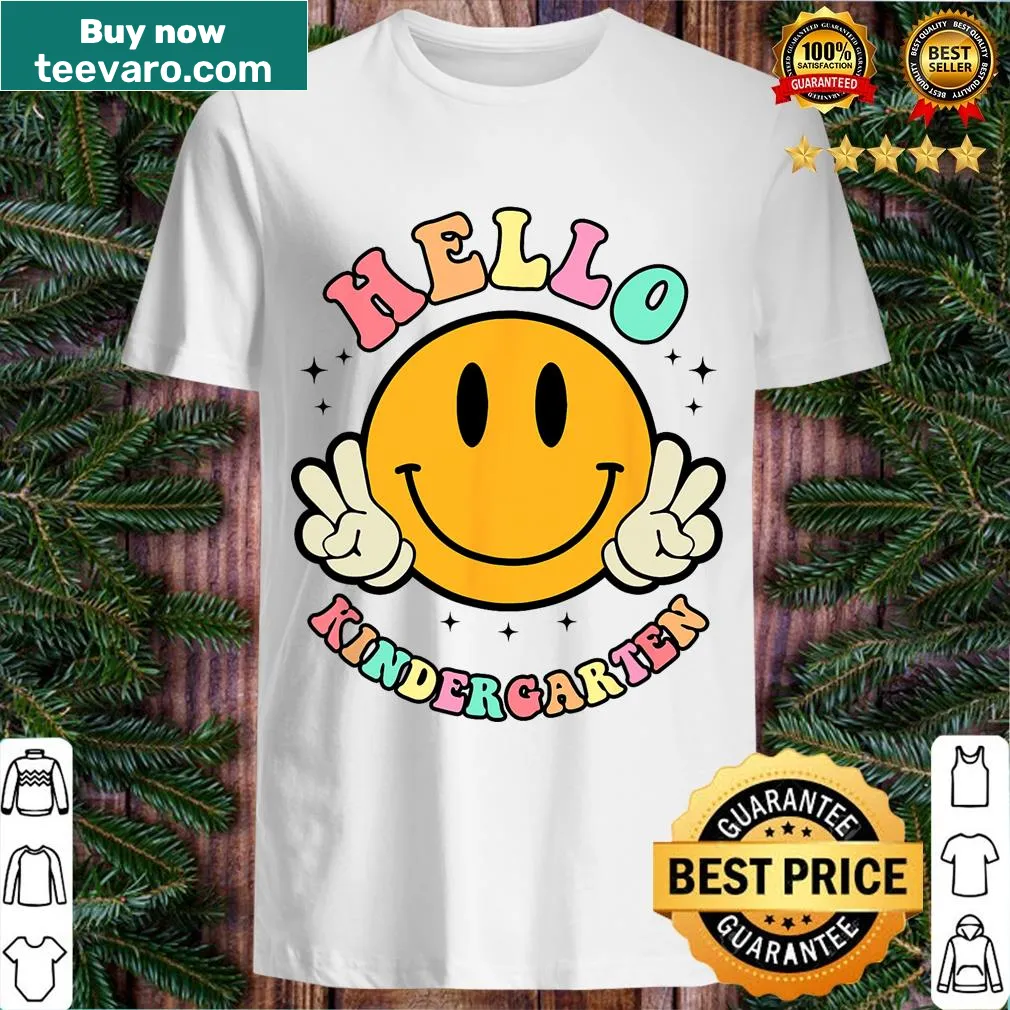 Retro T-shirt with a smiley face for kindergarten back to school — on a men's t-shirt