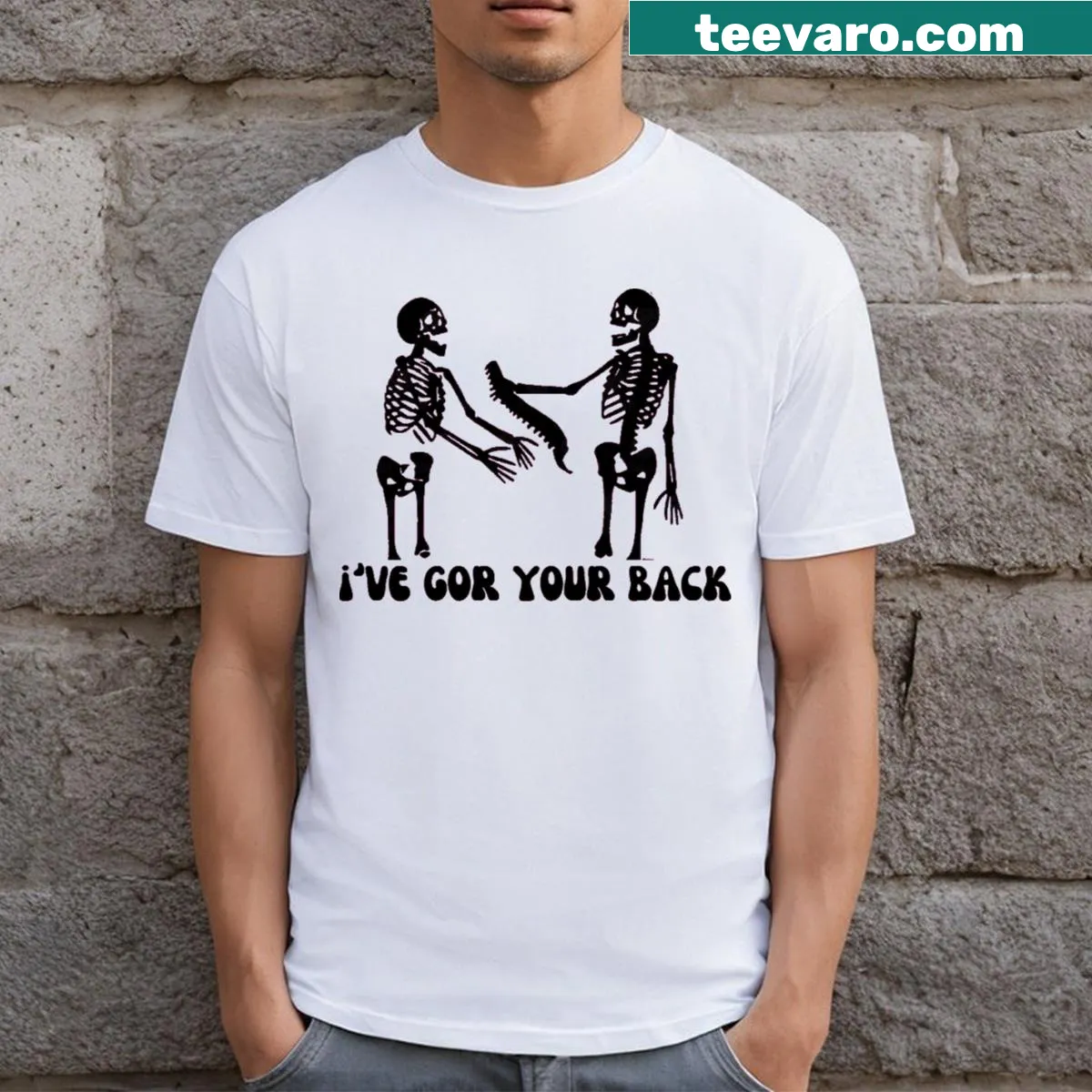 Skeleton T-shirt with the phrase 'I Got Your Back' in a fun design — on a men's t-shirt