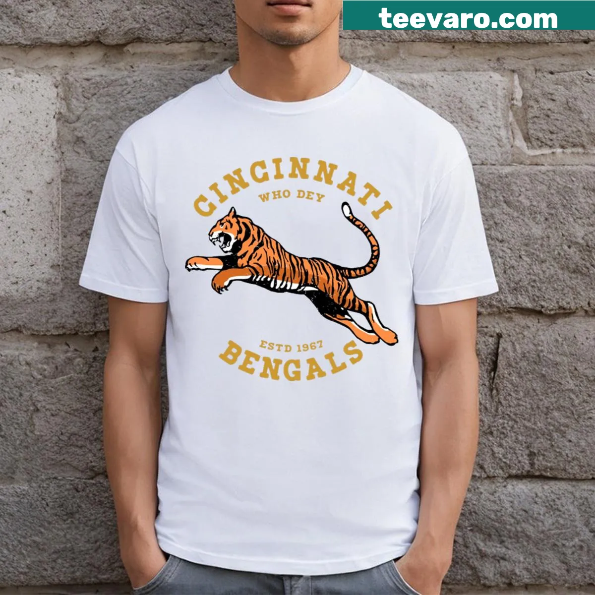 Graphic t-shirt with Cincinnati Bengals logo — on a men's t-shirt