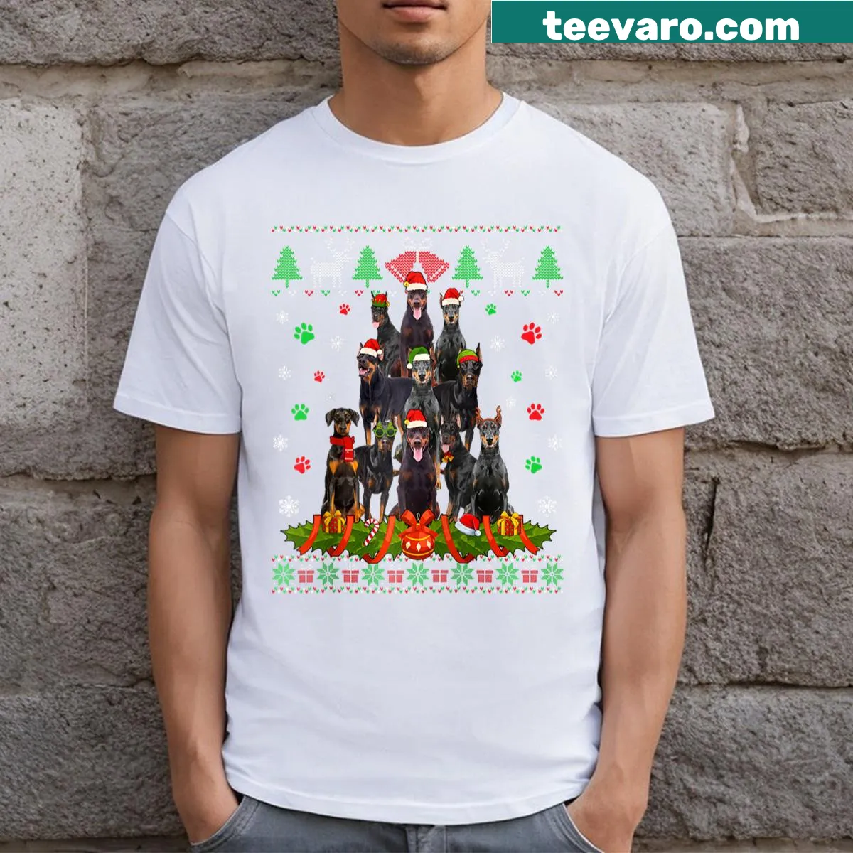 Cartoon Doberman and Christmas tree on a festive raglan tee — on a men's t-shirt