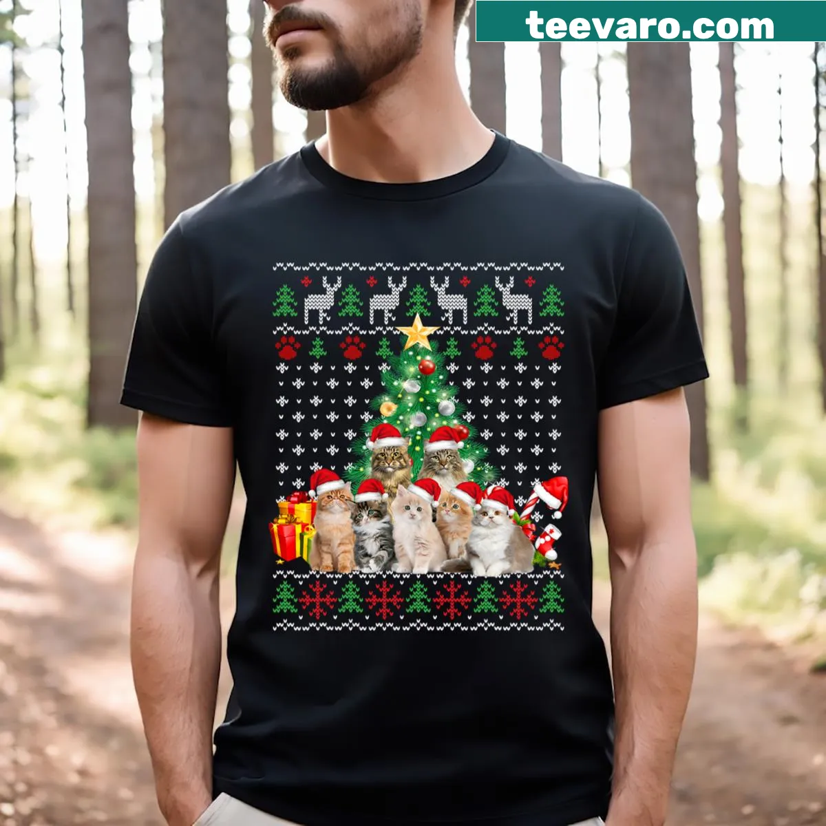 Fun Christmas t-shirt with cats in Santa hats and a tree — on a men's t-shirt