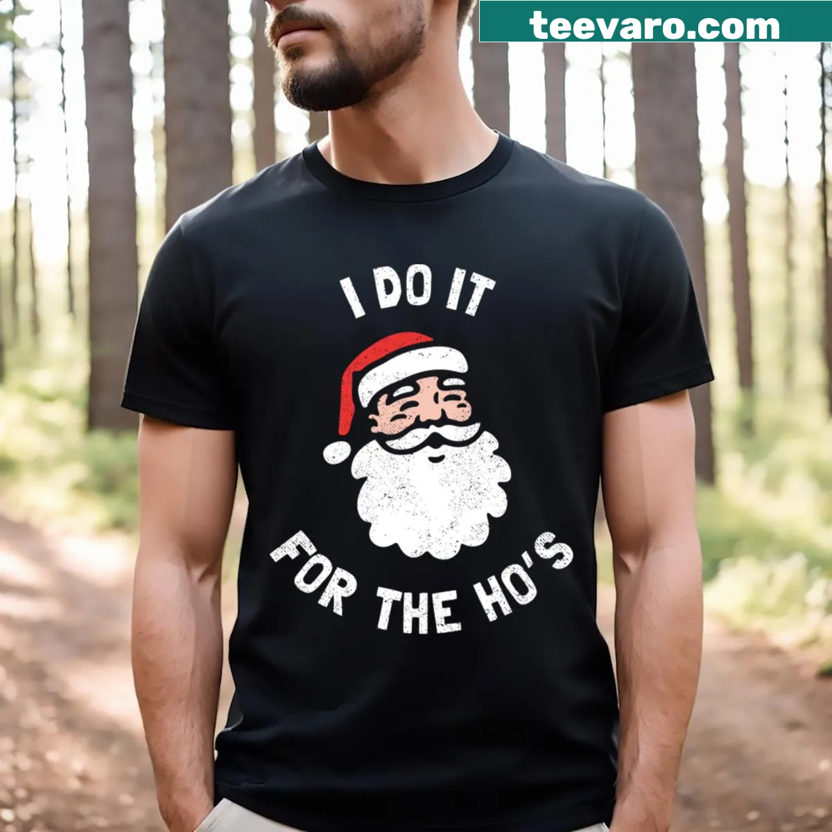 Funny Christmas shirt with humorous text saying 'I Do It For The Ho's'. — on a men's t-shirt