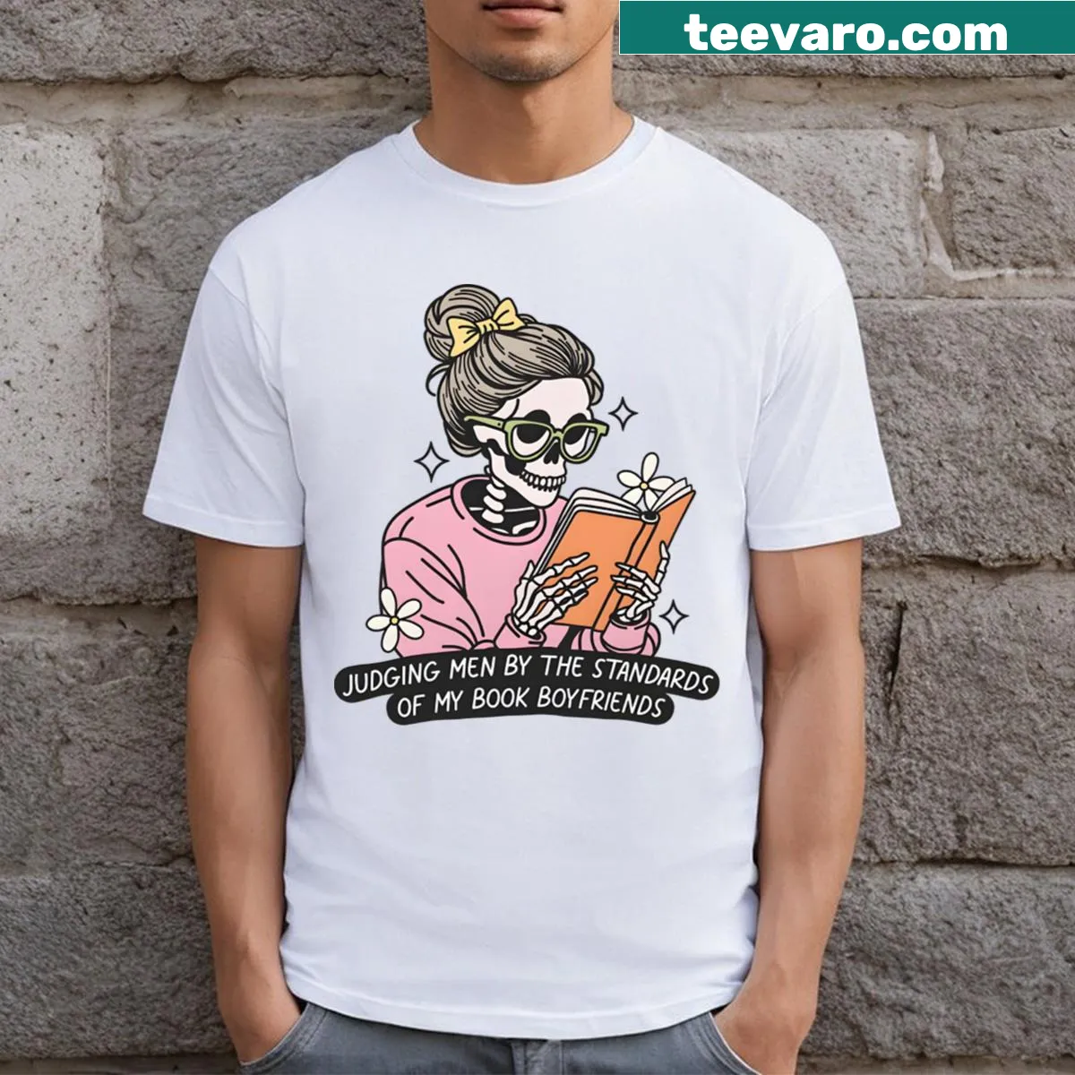 Trendy t-shirt with the phrase 'Judging Men By The Standards Of My Book Boyfriends' — on a men's t-shirt