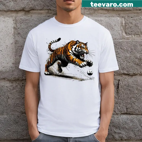 Dynamic tiger graphic related to unihockey on a T-shirt