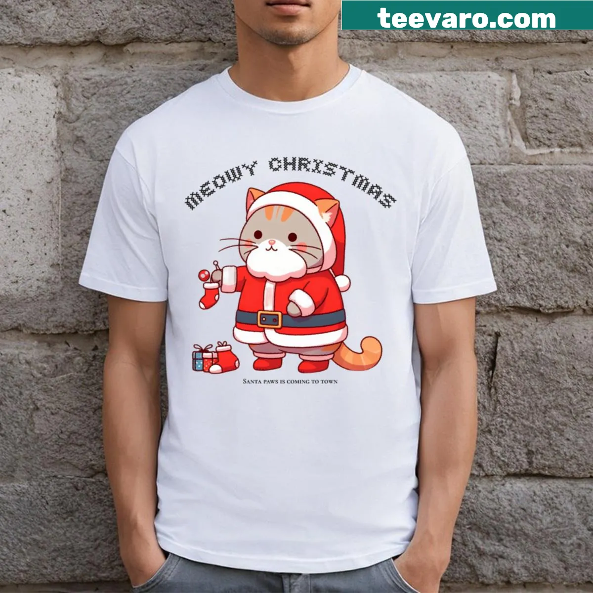 Festive illustration of a cat in a Santa hat for Christmas. — on a men's t-shirt