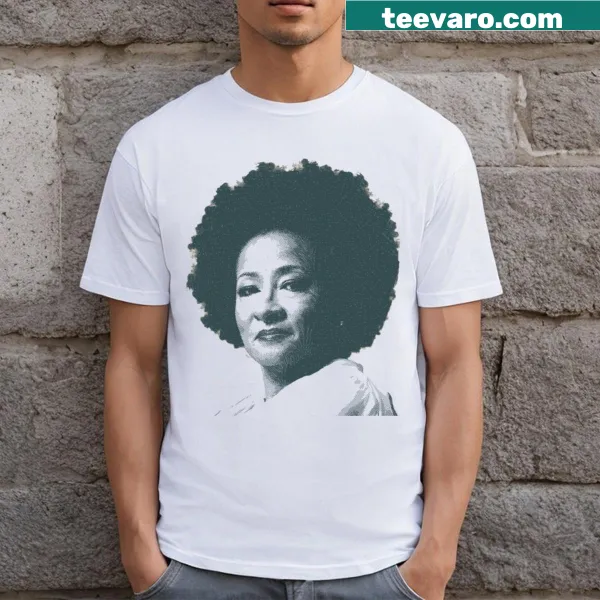 Portrait of comedian Wanda Sykes on a t-shirt