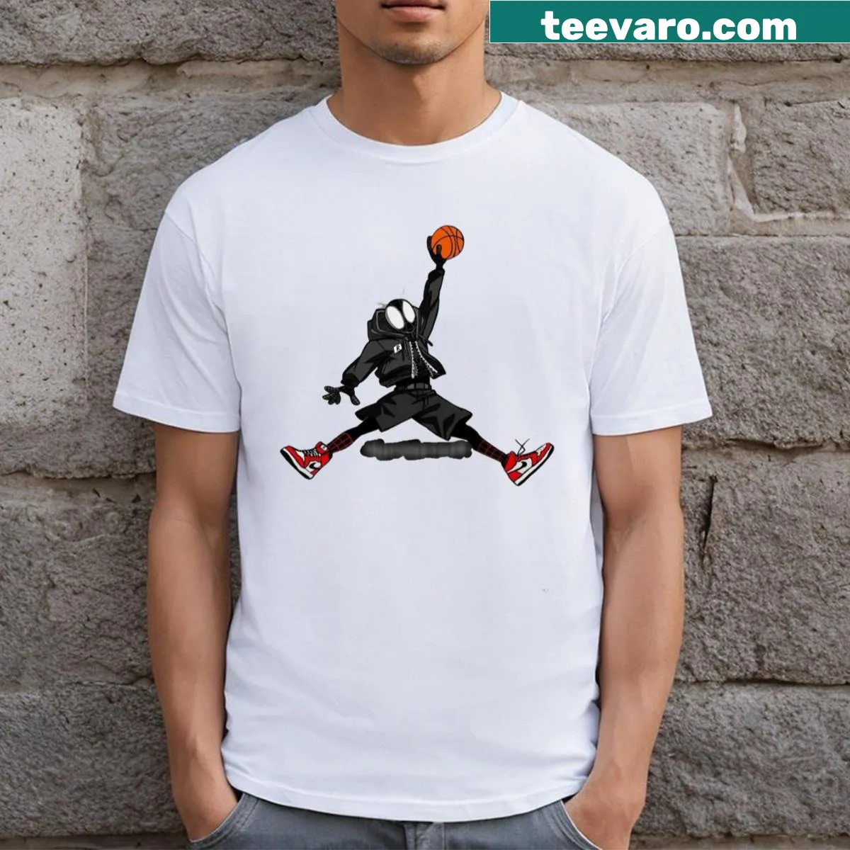 Illustration of a basketball and hoop on a t-shirt — on a men's t-shirt