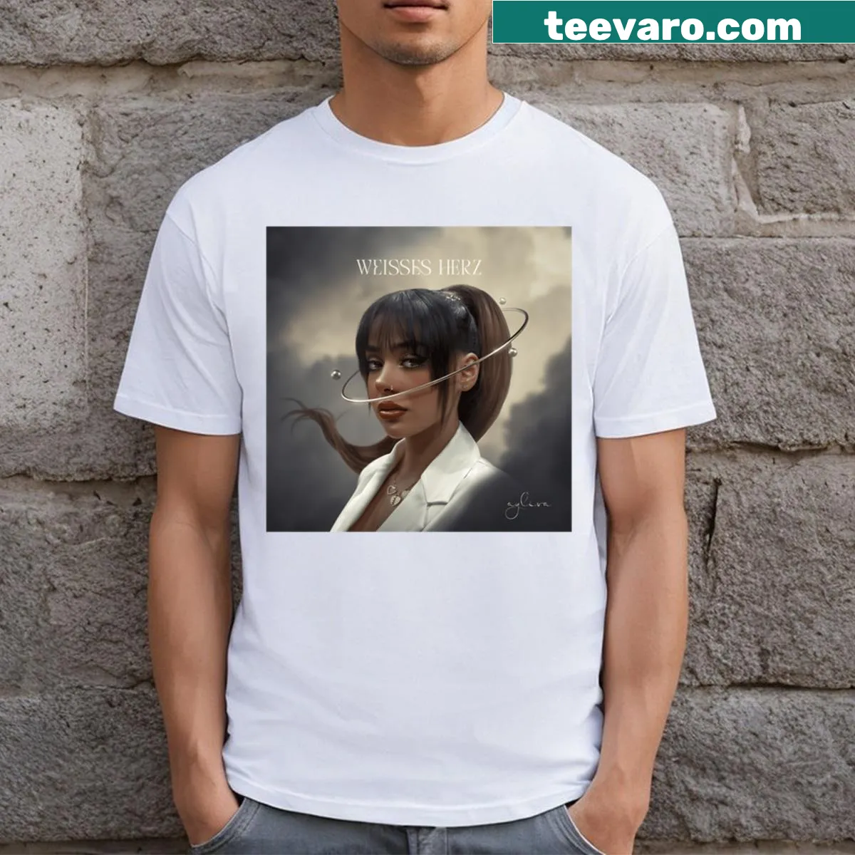 T-shirt featuring the phrase 'Weisses Herz' in elegant typography — on a men's t-shirt