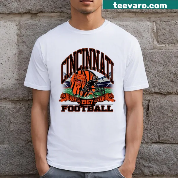 Vintage Cincinnati football graphic t-shirt
