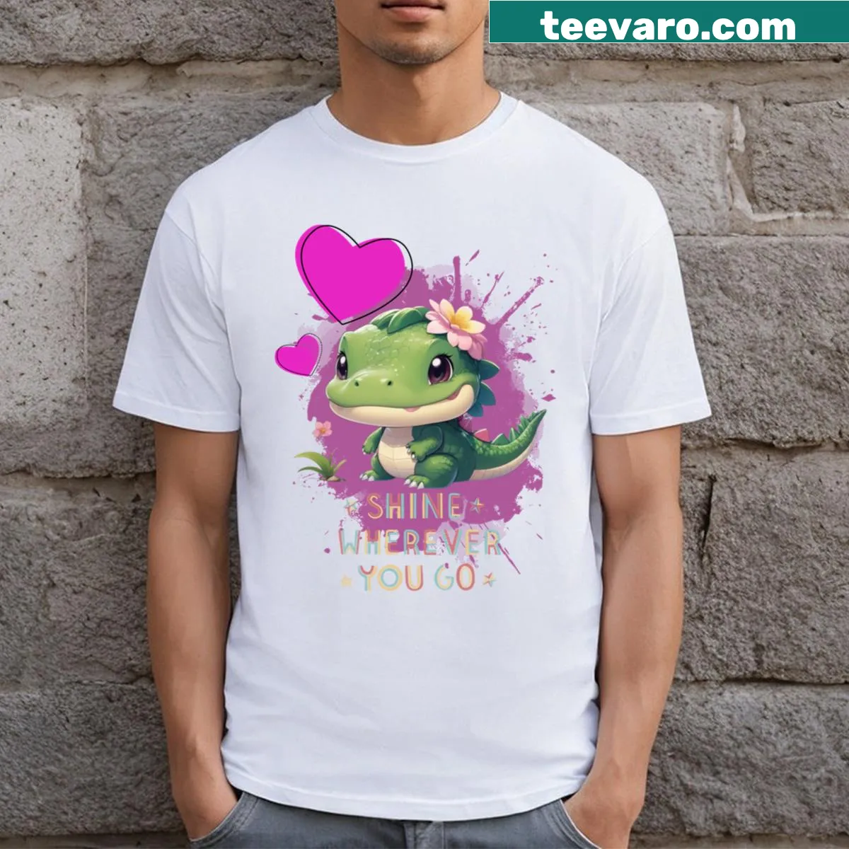 Cute baby crocodile with pink flowers and hearts illustration. — on a men's t-shirt