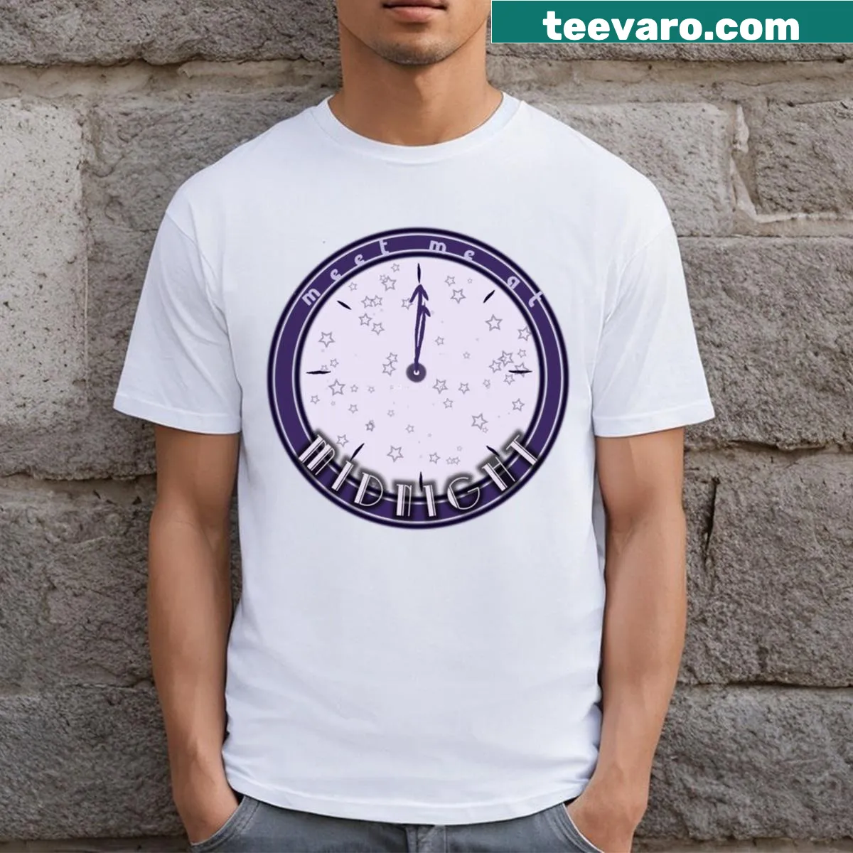 Illustration of a clock with stars and moons on a T-shirt — on a men's t-shirt