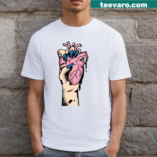 T-shirt with a heart print celebrating women