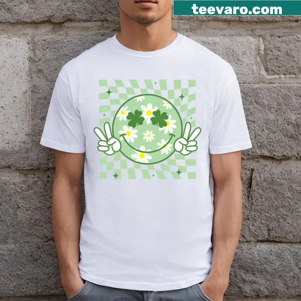 Cartoon shamrock with a smile on St. Patrick's Day T-shirt