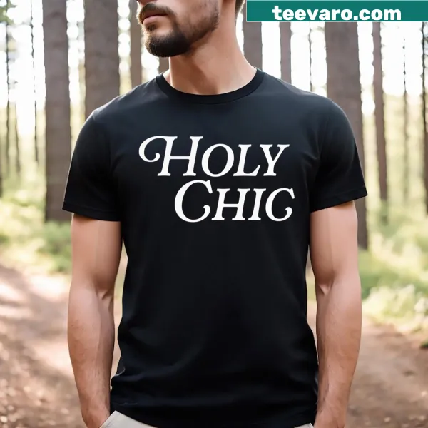 Trendy t-shirt with the slogan Holy Chic for fashionable women
