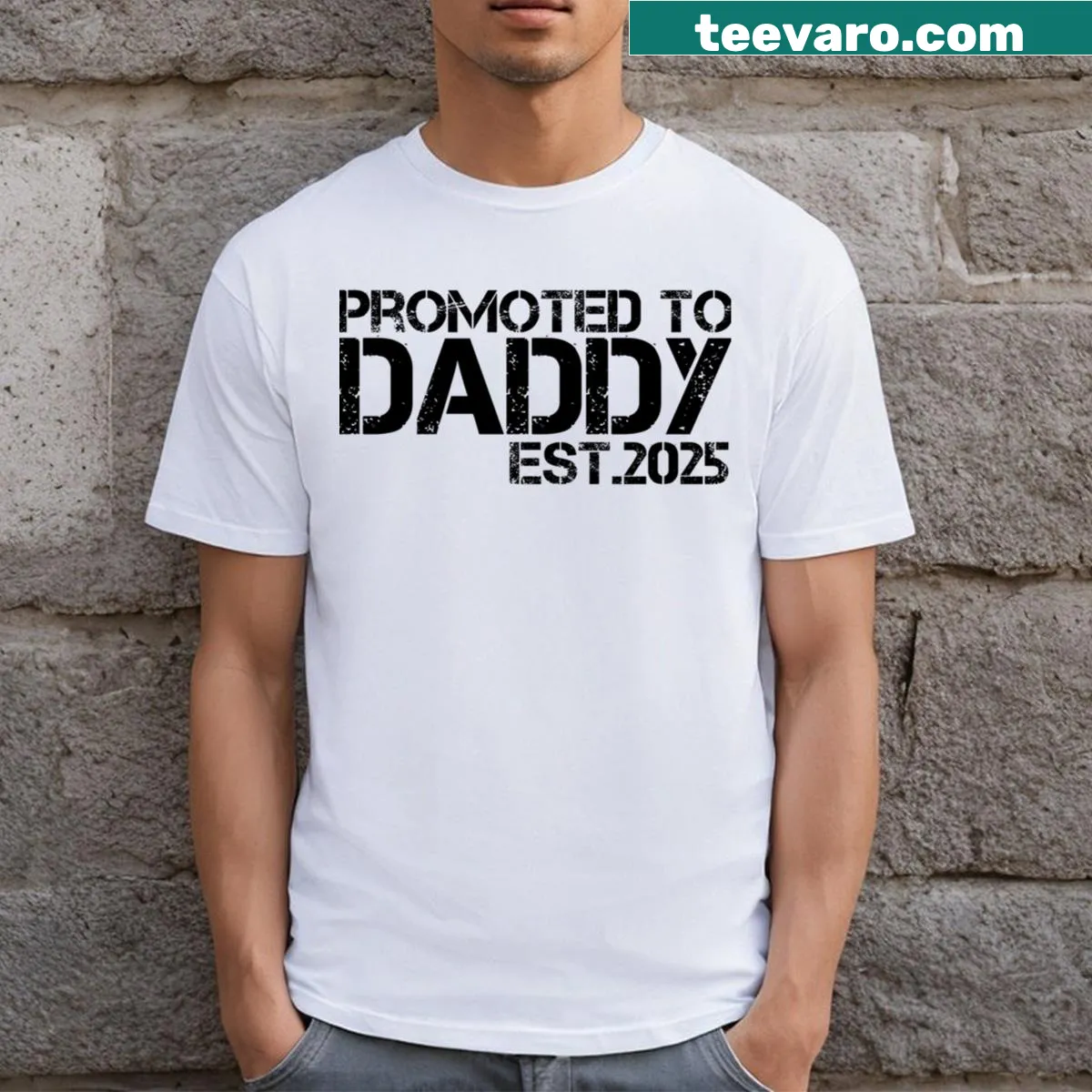 Expectant father T-shirt with text announcing dad status in 2025. — on a men's t-shirt