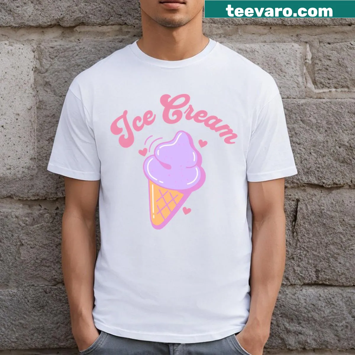 Illustration of ice cream cone on T-shirt — on a men's t-shirt