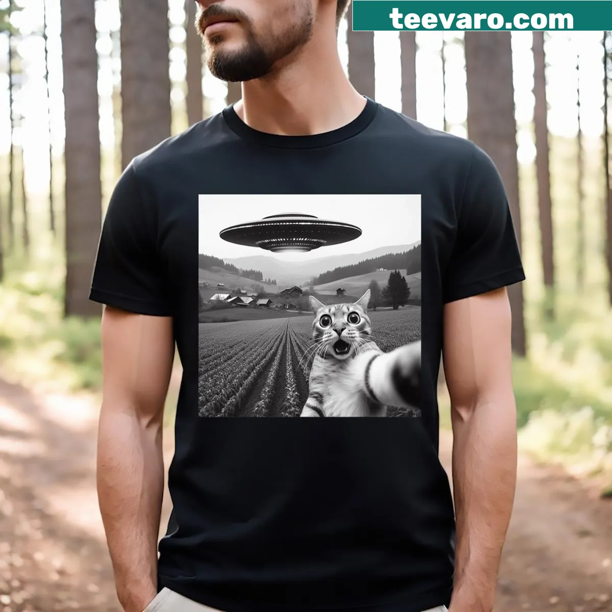 Funny cat selfie t-shirt with an alien and UFO illustration — on a men's t-shirt