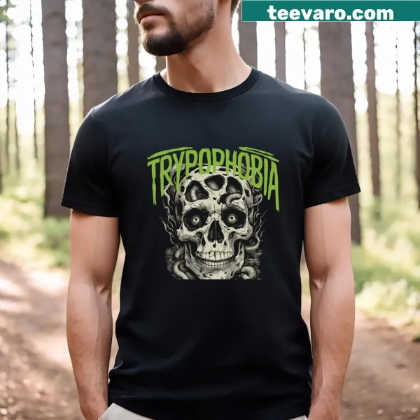 Skull and worm graphic t-shirt with trypophobic elements