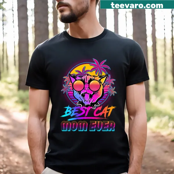 Graphic T-shirt for cat moms with the phrase 'Best Cat Mom Ever' and fist design