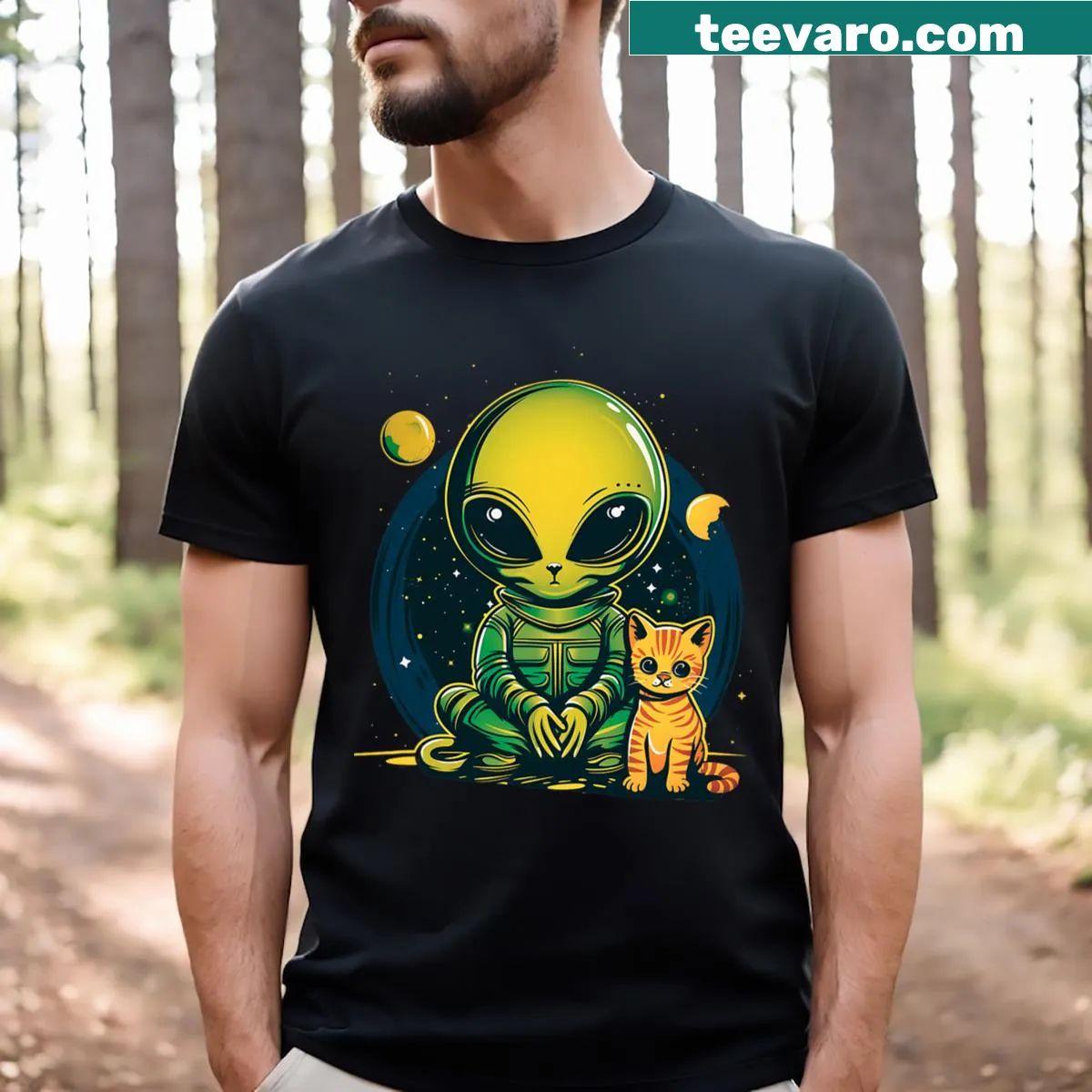 Funny cat selfie with an alien graphic on a vintage T-shirt — on a men's t-shirt