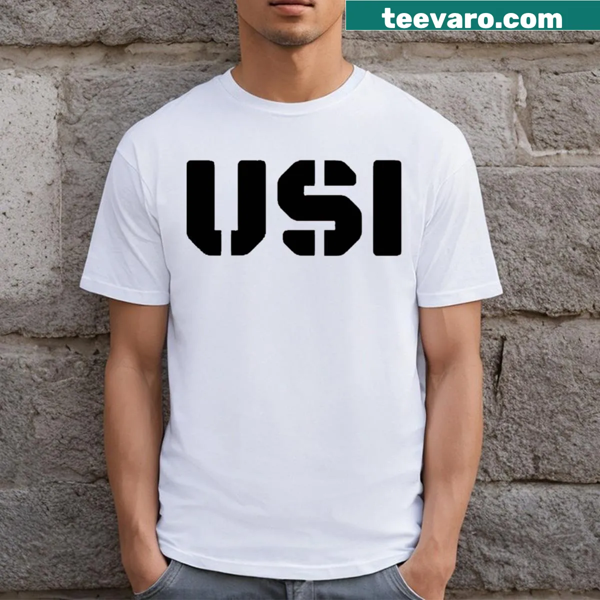Minimalist 'Usi' text T-shirt — on a men's t-shirt