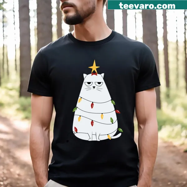 Grumpy cat in a Santa hat on a Christmas T-shirt