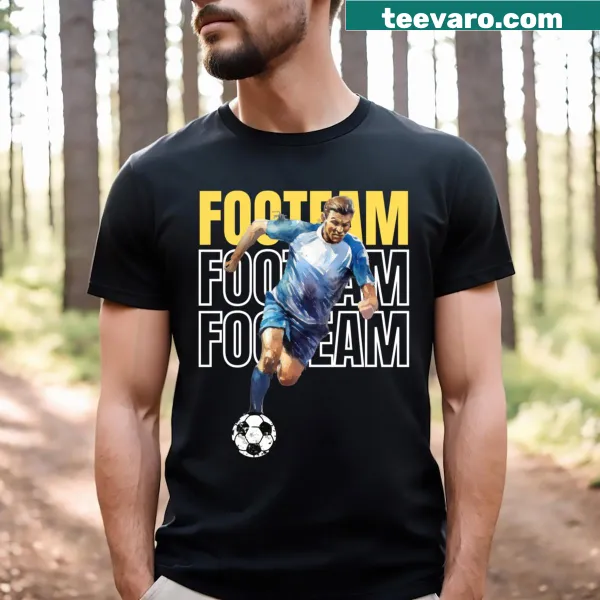 Typographic design of 'I Love Footeams' on a T-shirt