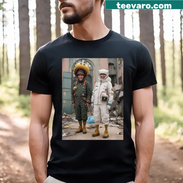 Cartoon T-shirt featuring two laughing astronauts in space