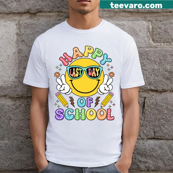 Retro smile graphic T-shirt for the last day of school