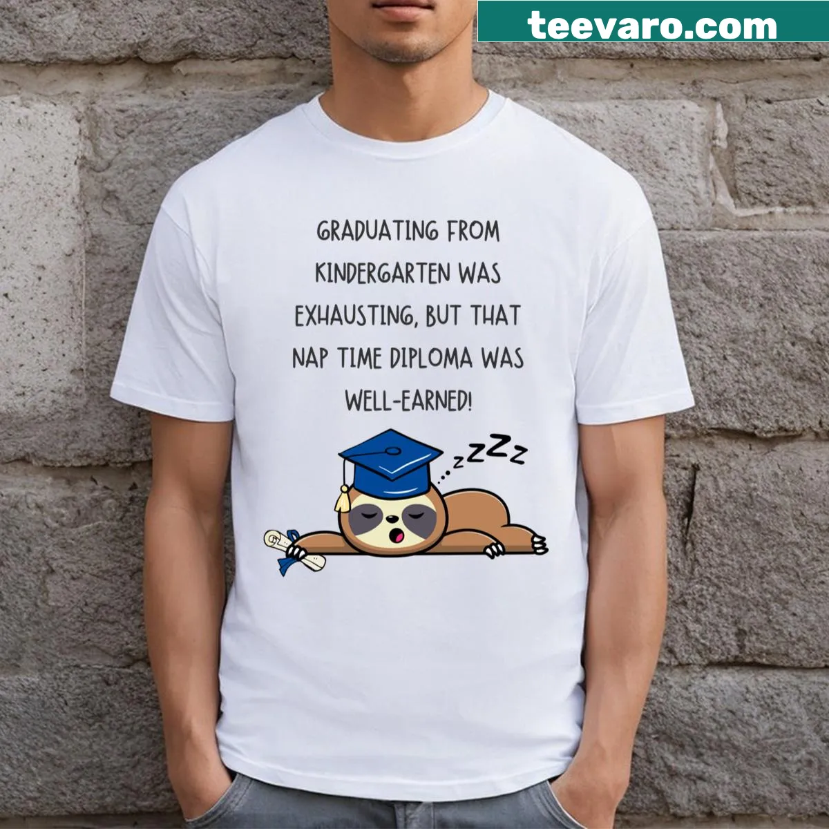 Cute T-shirt with a sleeping sloth for kindergarten graduation — on a men's t-shirt