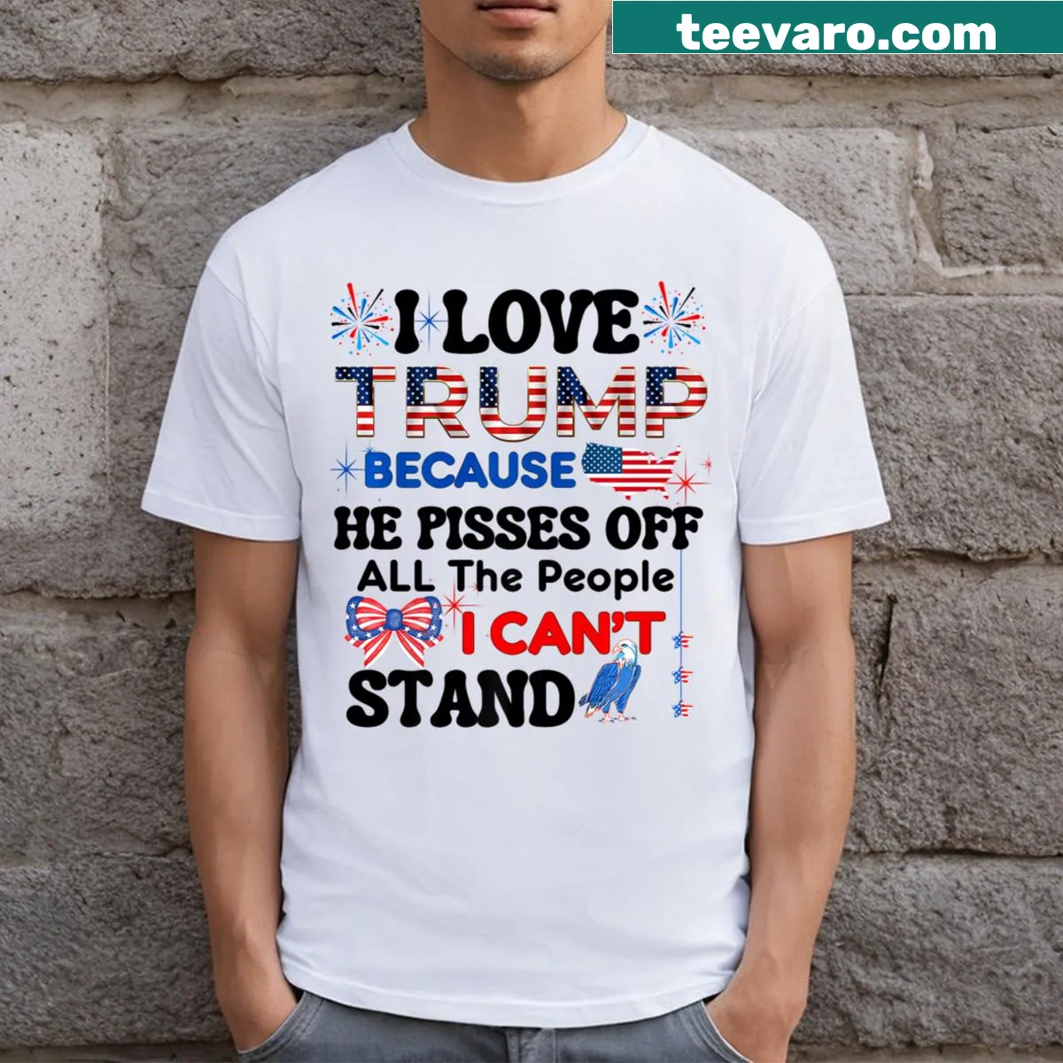 Eagle with bow tie and USA map design with slogan 'I Love Trump' — on a men's t-shirt