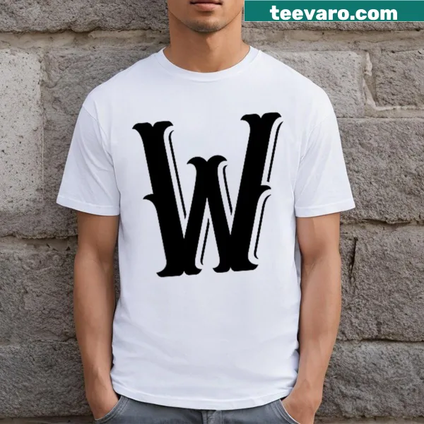 Graphic t-shirt with a bold gold W design