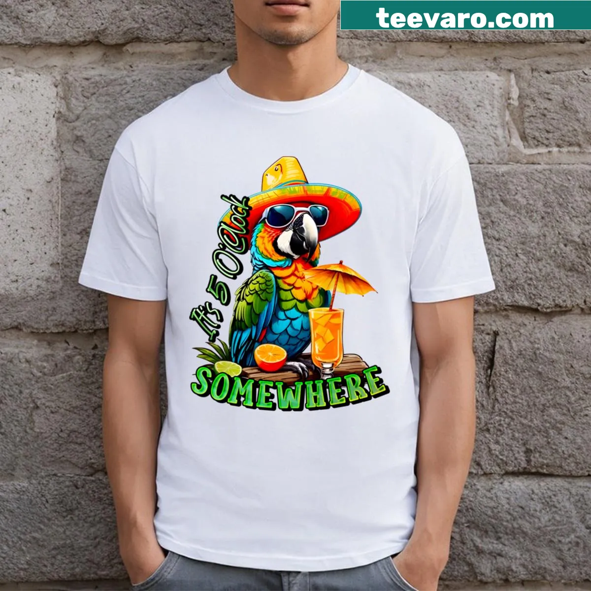 Tropical parrot T-shirt with fun text about 5 o'clock — on a men's t-shirt