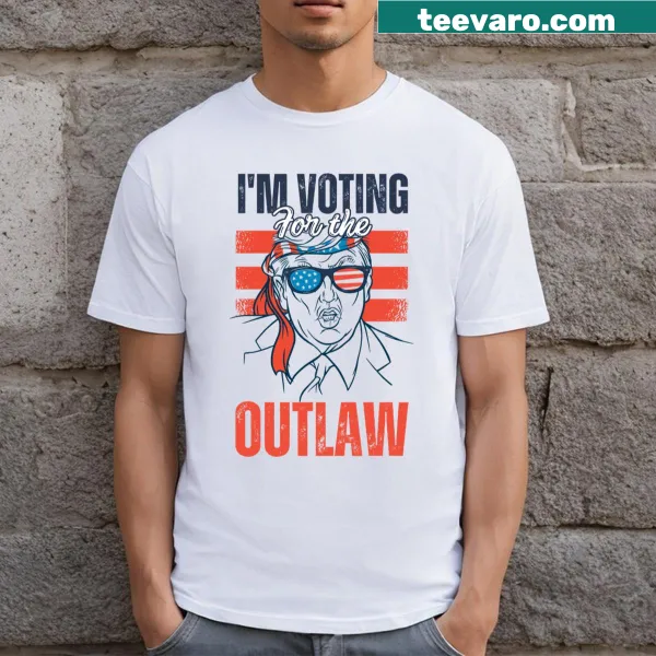 2024 T-shirt featuring text Im Voting For The Outlaw Trump