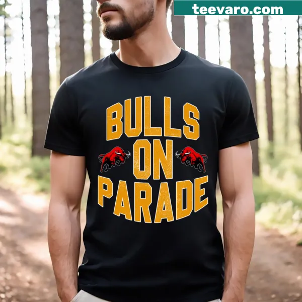 Bold typography Bulls On Parade T-shirt