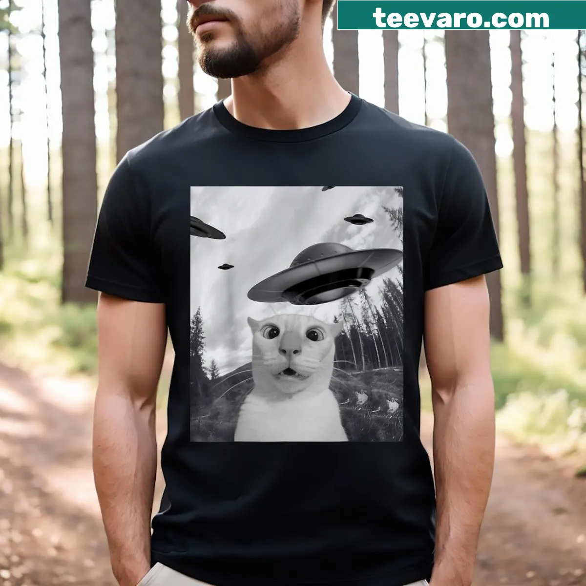 Funny cat T-shirt with cat selfie and UFO illustration — on a men's t-shirt